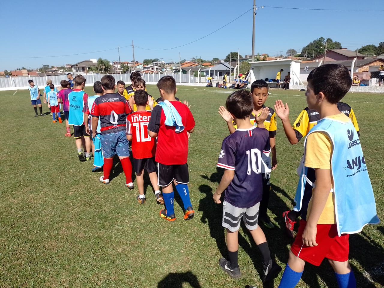 Escolinha de futebol da FME anima crianças e adolescentes